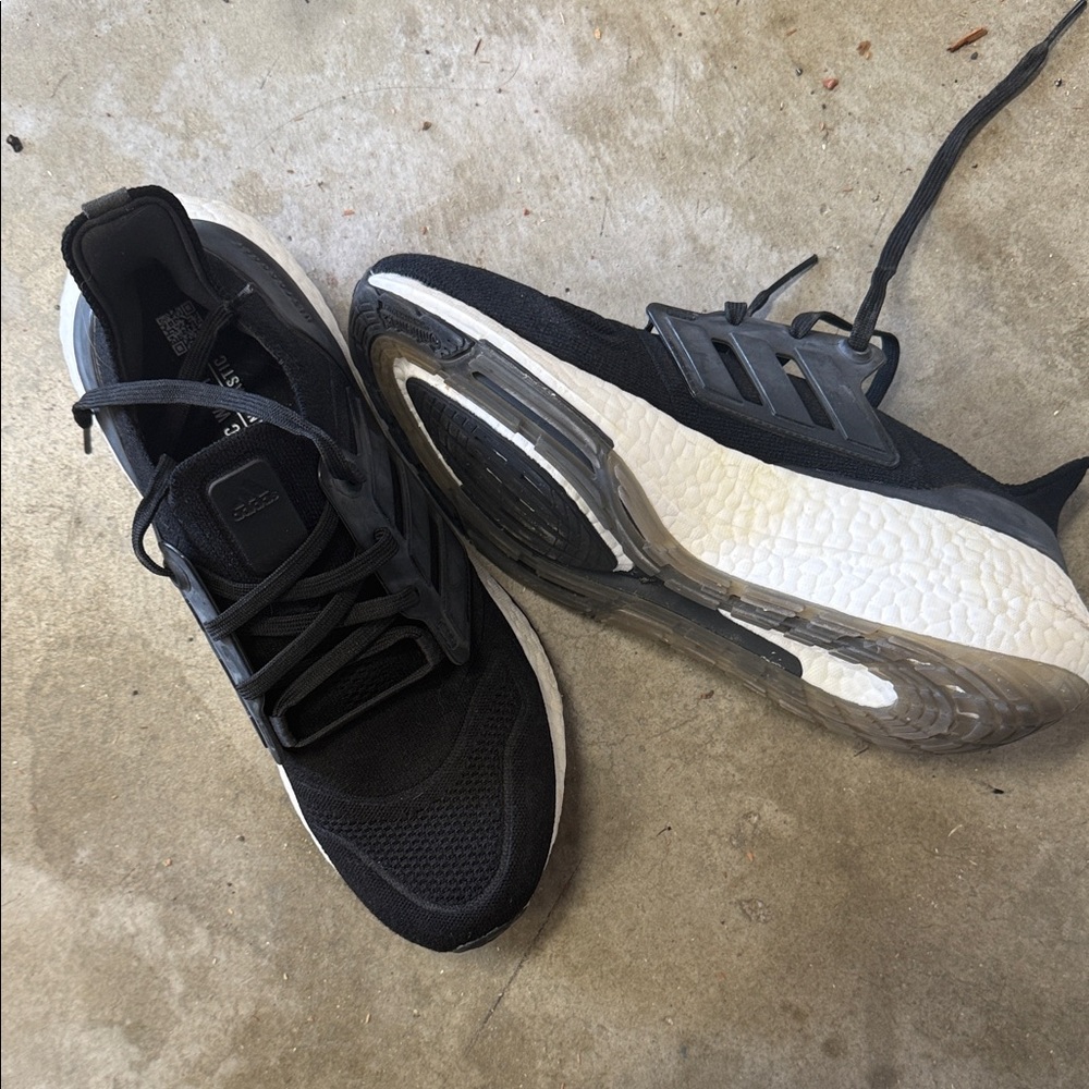 Adidas Men's Black and White Sneakers